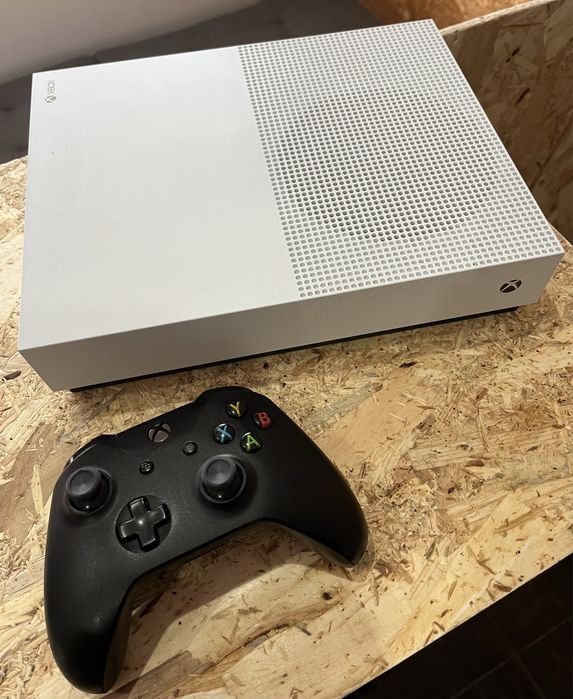 Xbox One S 1TB + Comando Original Preto