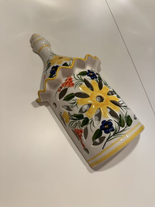 Lanterna de jardim em loiça