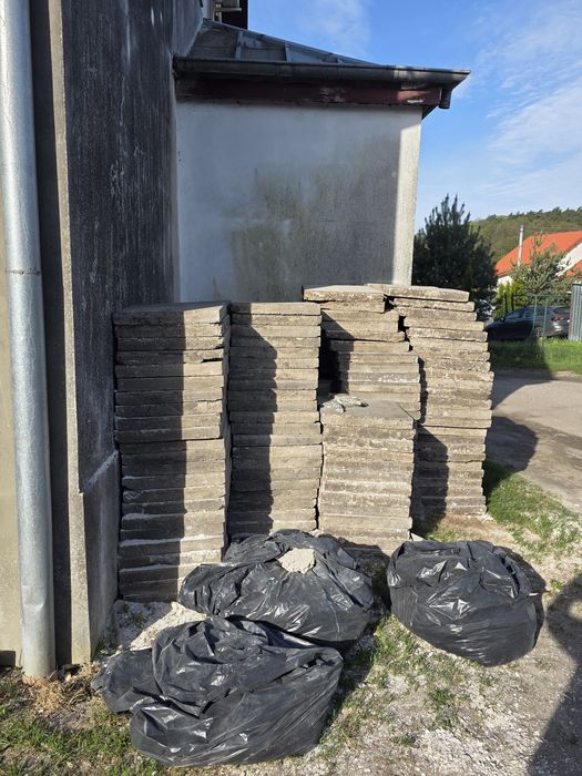 Sprzedam płytki chodnikowe w dobrym stanie