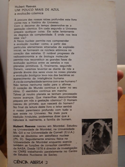 Livro "Um Pouco Mais de Azul: A Evolução Cósmica" de Hubert Reeves