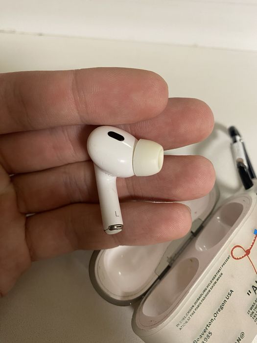 наушники airpods pro 2nd generation (1 наушник рабочий)