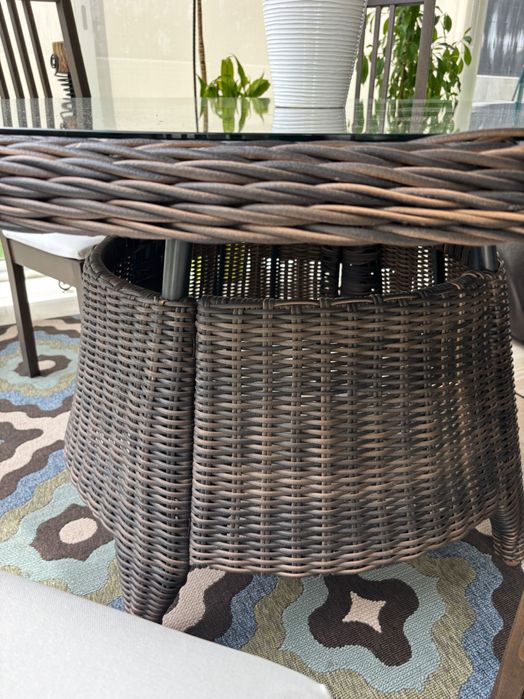 Mesa vime e tampo vidro e 4 cadeiras