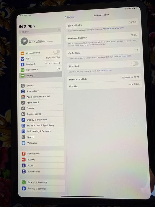 Selling an 11-inch iPad Pro powered by the ultra-fast M4 chip (latest model), featuring 256GB of storage and Wi-Fi connectivity.