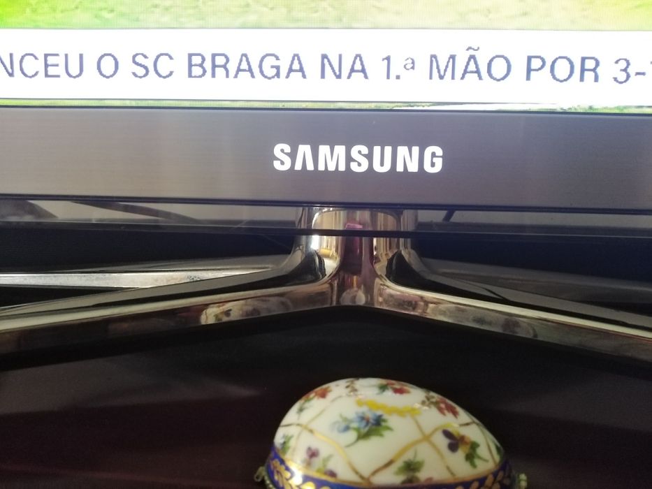 Vendo televisão de samsung modelo 2009 c8000 (3d tv) 3d com 1 óculos