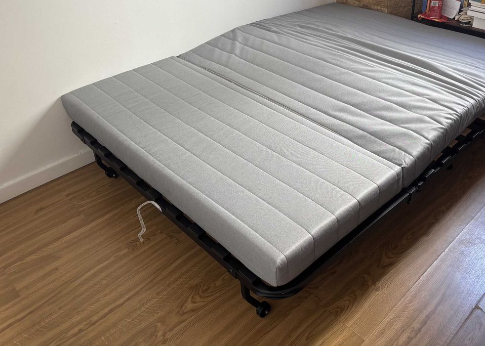 Sofá-cama IKEA LYCKSELE LÖVÅS 2 lugares + 2 capas (cru e verde)