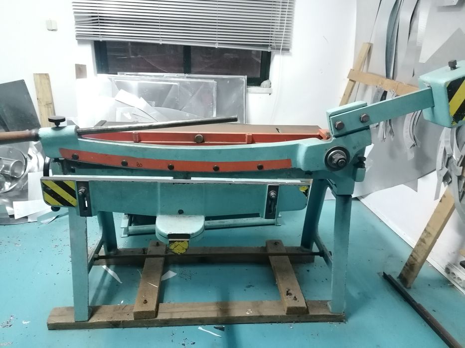 Guilhotina bacalhoeira com faca de corte