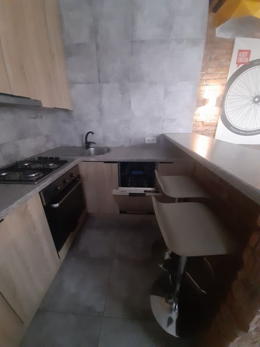 Вільно !Подобово сучасна квартира в центрі вул. Мельника,10