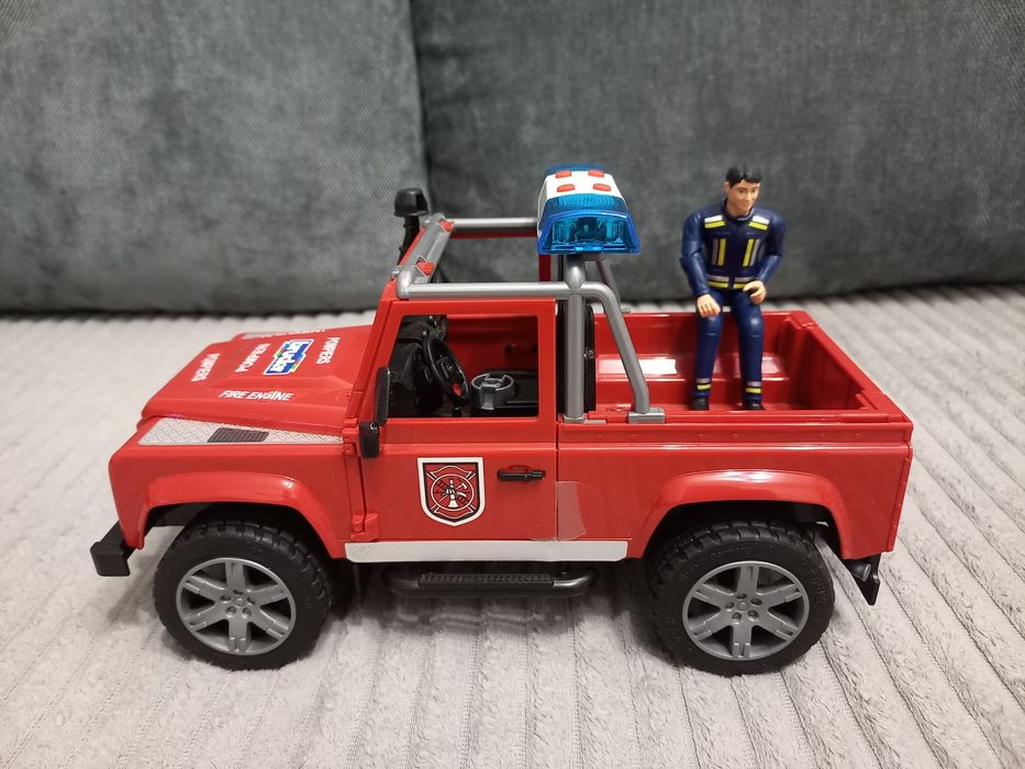 Рятувальна пожежна машинка Bruder з фігуркою