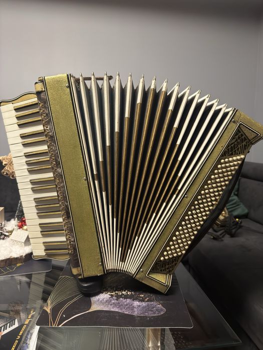Akordeon włoski 120 basów kanciak