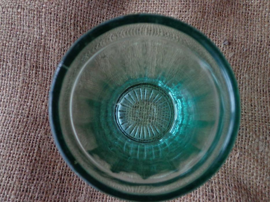 Старий граньоний стакан