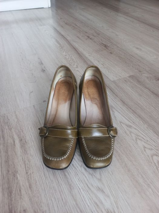 Czółenka buty skóra 38 Ebata