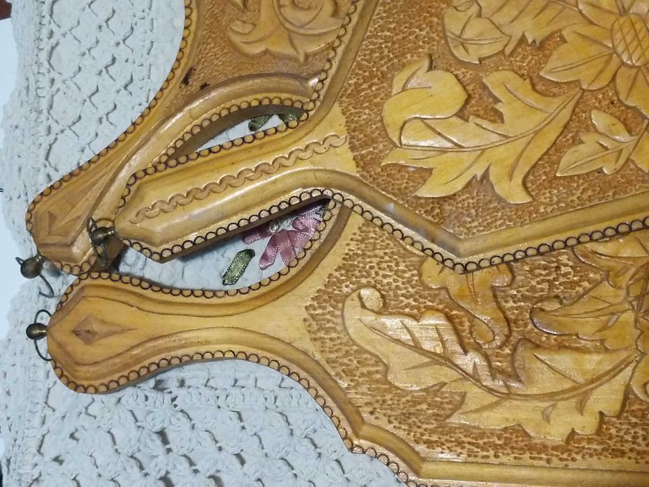 Дерев'янні грибочки, вази, дошечки, вироби з лози, корзинки