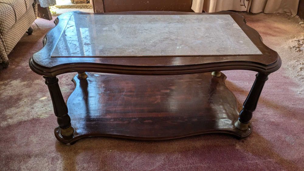 assessóri d casa + 2 mesas  mezinh marmure cama  mesas arca enxoval