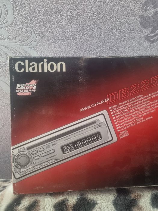 Новая автомагнитола  Clarion