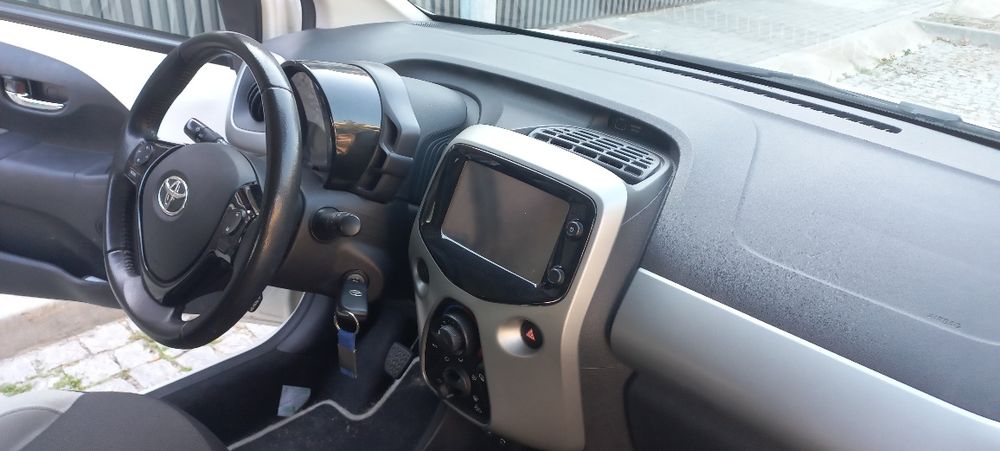 Toyota Aygo X touch 1.0 -2018 - 82000km  - 5 portas