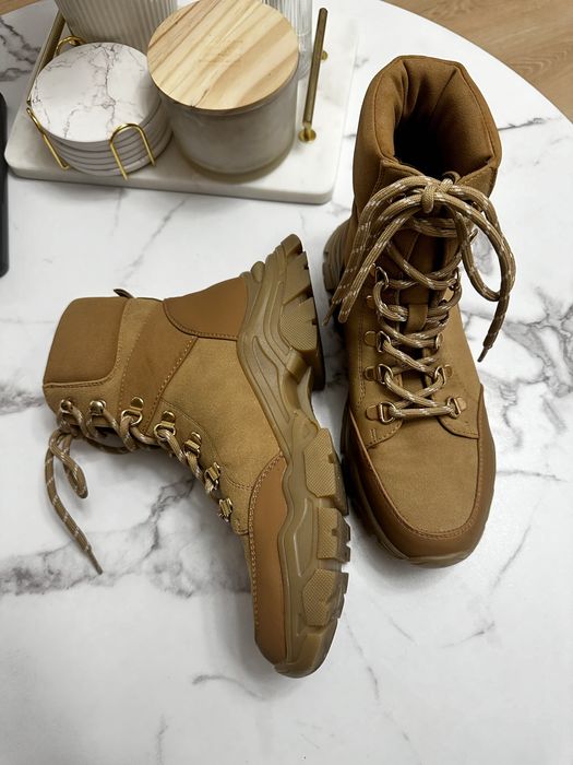 Nowe karmelowe buty trapery 38