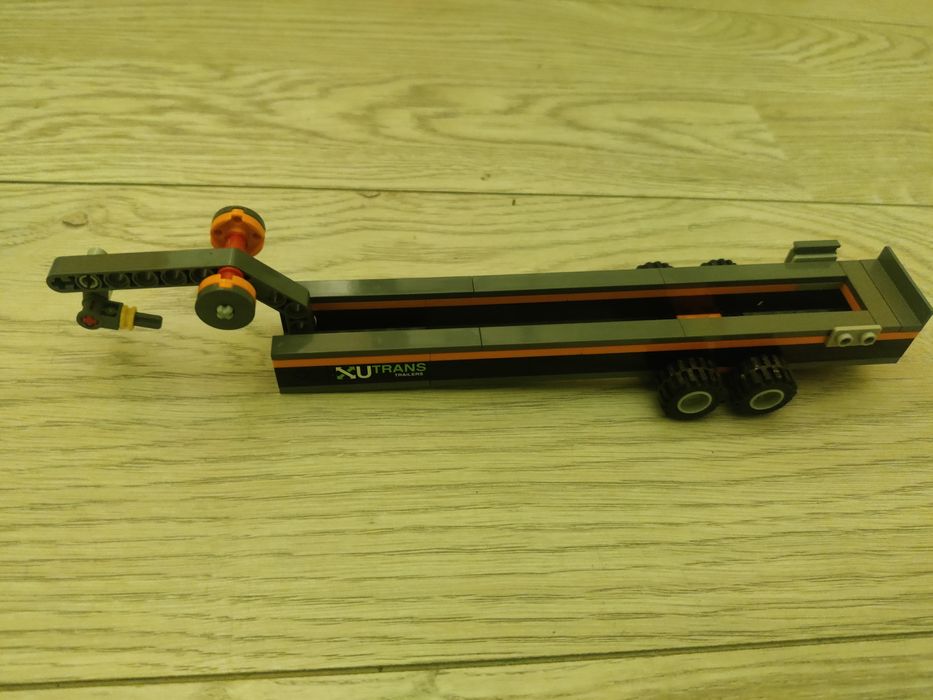 Samochód, przyczepa i motorówka LEGO CITY.