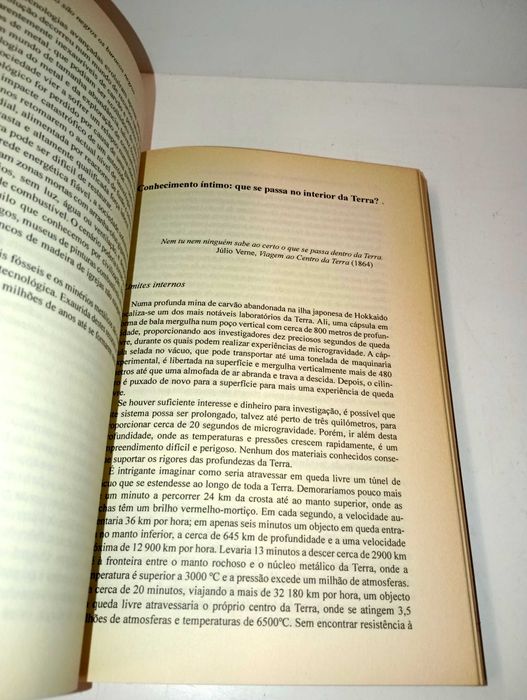 Por que não são negros os buracos negros?
