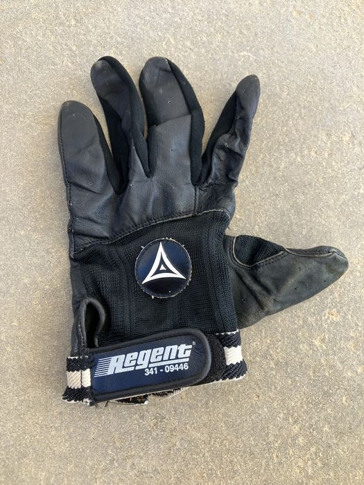 Conjunto de Luvas e Bolas de Basebol / Baseball Gloves & Balls