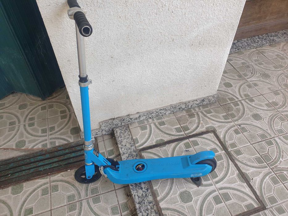 Scuter eketrica  está avariada boa para quem souber consertar.