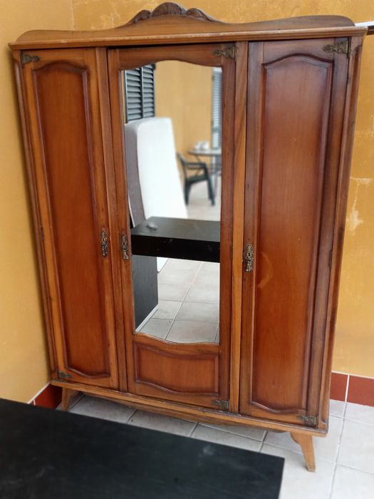 Guarda vestidos  antigo