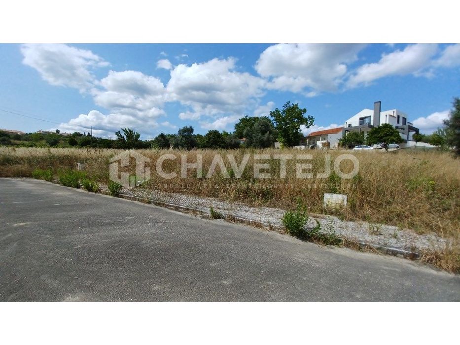 Terreno com viabilidade de construção a 1km de Tomar.