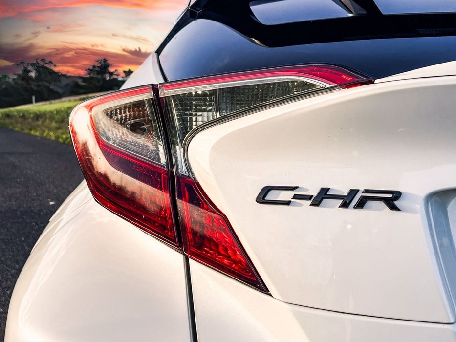 Toyota C-HR lounge 1.8  Hybrid 2017