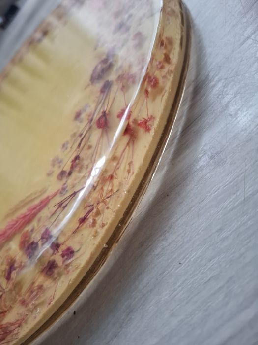 Stolik z żywicy epoksydowej żółty kwiaty zboża