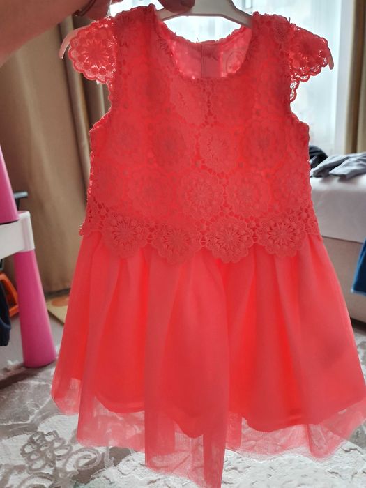 Нарядное фирменое платье одежда для девочки 9-12 месяцев