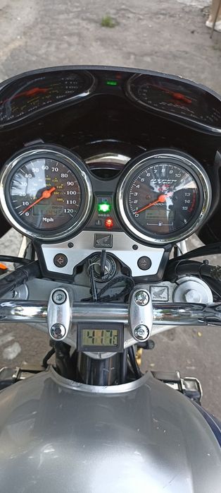 Xonda CB400 vteс 1