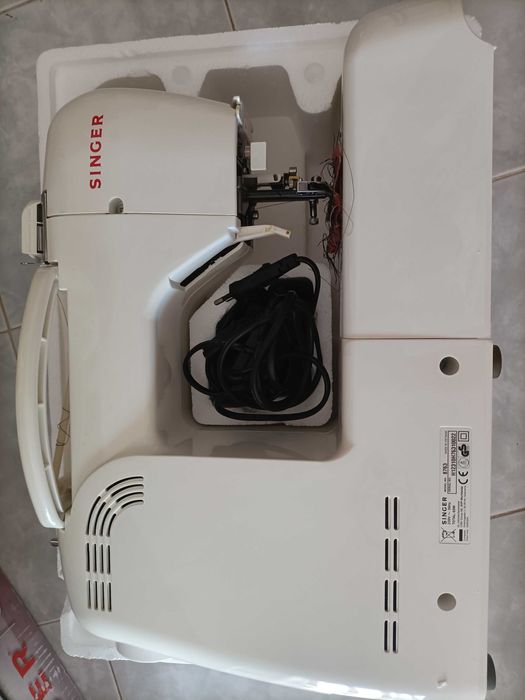 Máquina de Costura Singer 8763