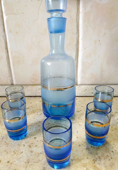 Графин и стопки, рюмки(графін з чарками, синє скло)