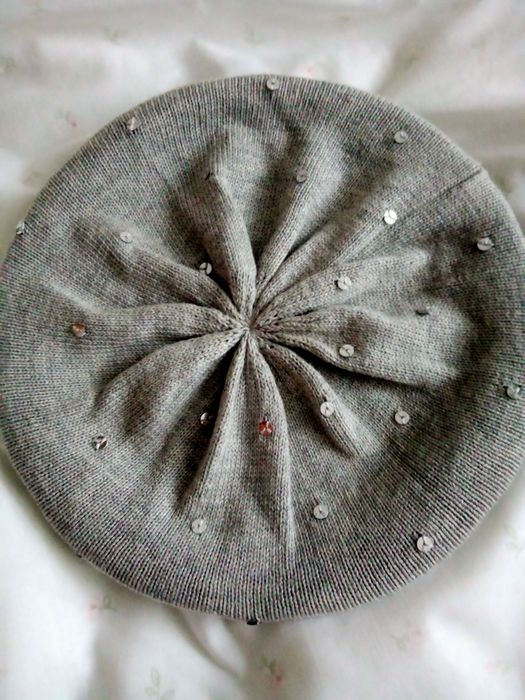 Берет с пайетками 55-57р