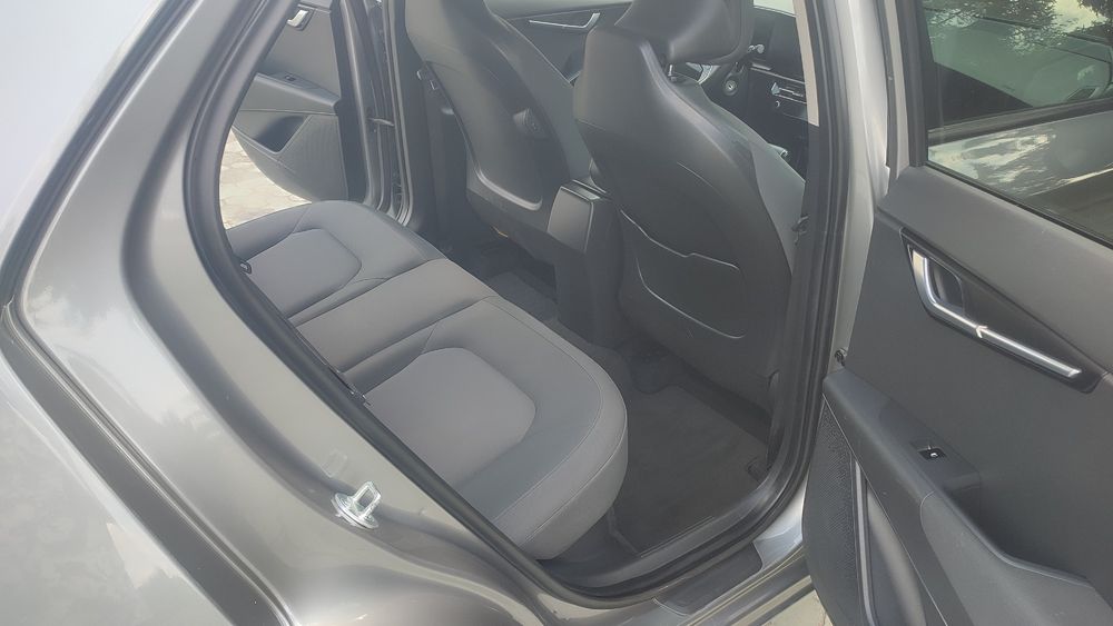 Kia Niro гібрид 2023 року