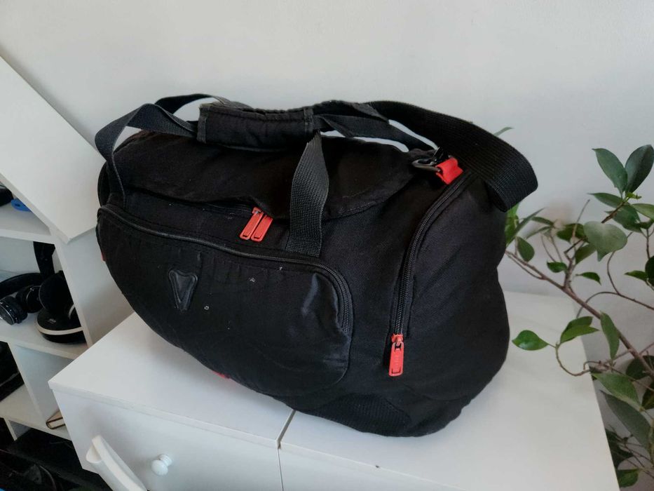 TORBA PODRÓŻNA NA RAMIE DO REKI REEBOK czarna bagaz podreczny samolotu