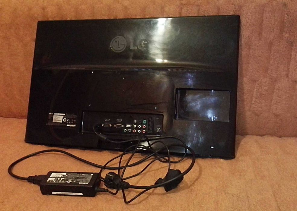 Telewizor LED Lg DM2780D-PZ