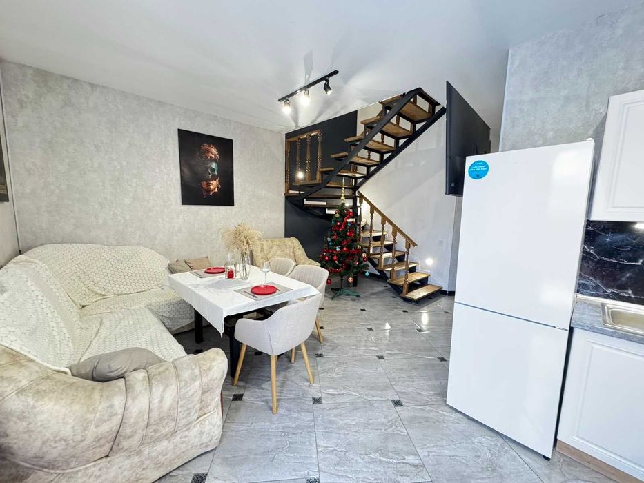 Продаж сучасного таунхауса з готовим ремонтом