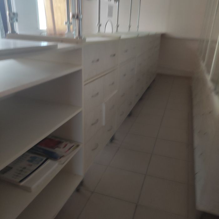 Продам Меблі в Аптеку