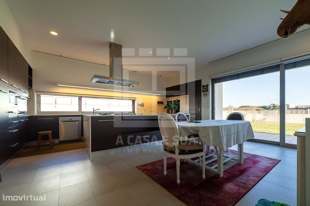 Luxuosa Moradia Térrea isolada no centro de Ovar