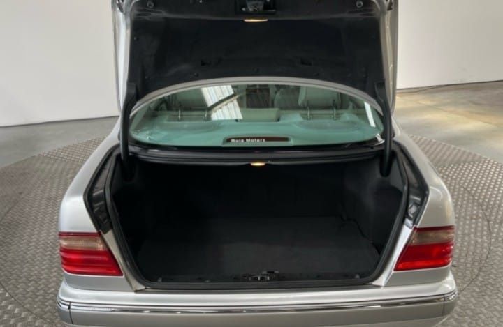 mercedes-benz classe e 240 avantgarde volante à direita