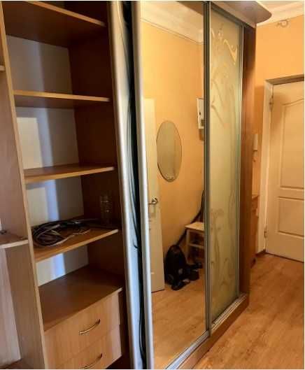 Двухкомнатная, "Сталинка", Севастопольская пл. 58000$.