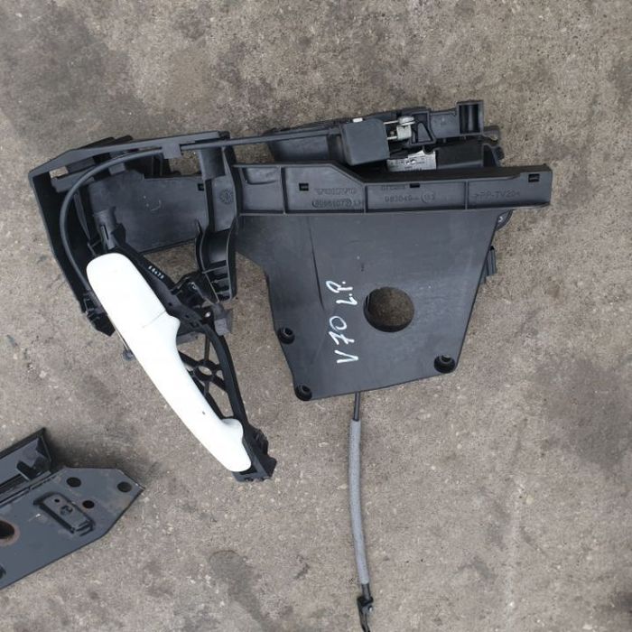 VOLVO XC70 XC 70 V70 III ZAMEK DRZWI LEWY PRZOD 30661072 614-46