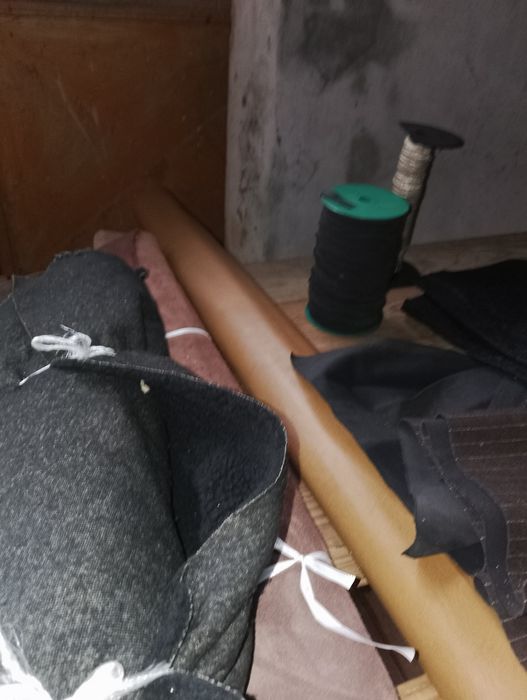 Peles, couro, inteiras, retalhos. Todas as cores