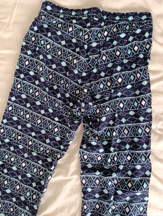 Letnie spodnie r. 140/146
