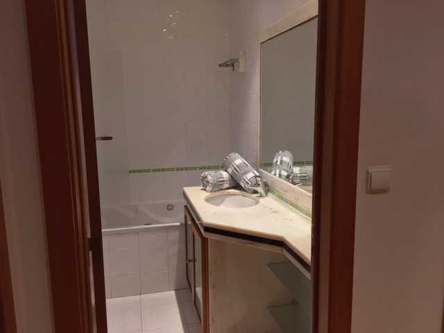 Oportunidade: T3 em Algés , espaçoso e com muita luz, excelentes acessos a Lisboa