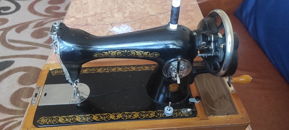 Продам швейну машину