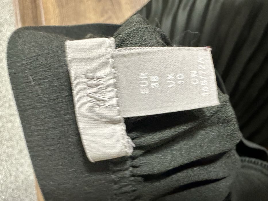Спідниця темно зелена в складку H&M