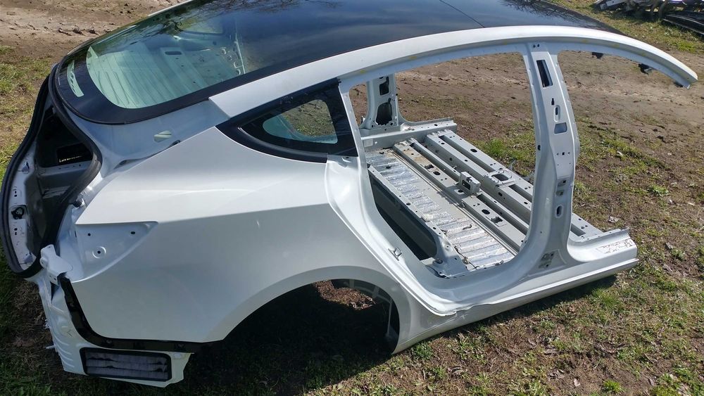 Tesla Model 3 крило заднє фільонка четверть розборка