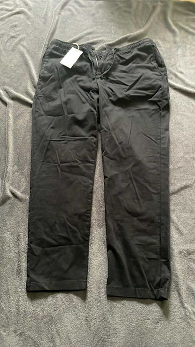Nowe spodnie czarne garniturowe Zara z metka oryginalna

XXL