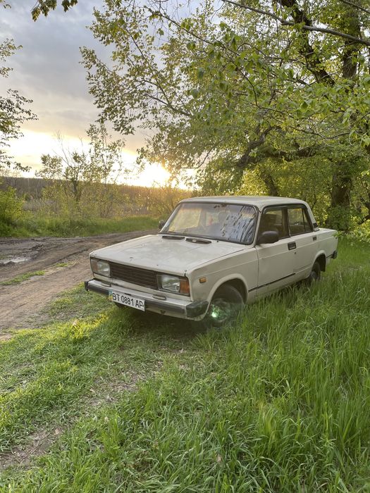 Продам ваз 2105.